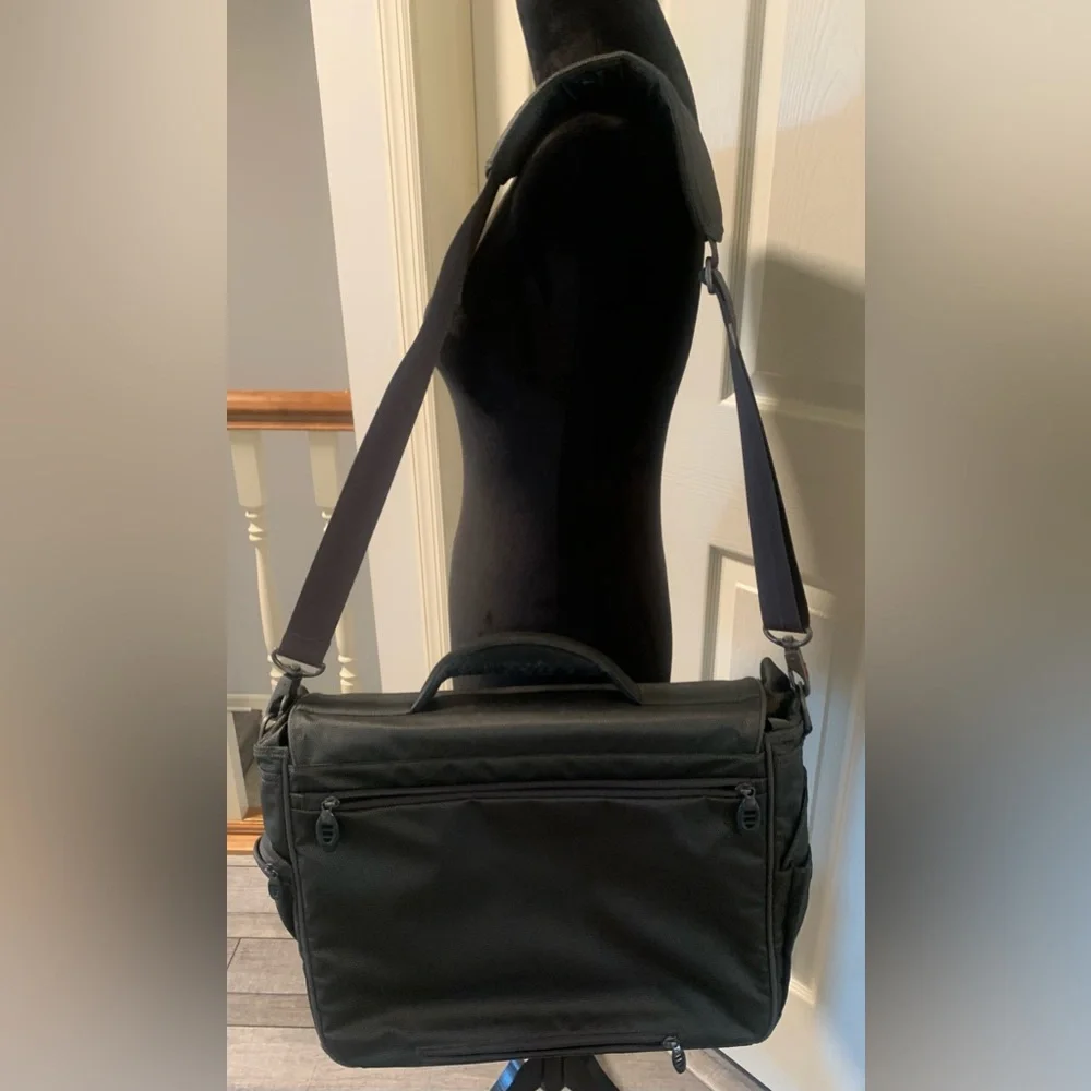 TUMI 5506GRH Black Tech Messenger Laptop Bag Briefcase